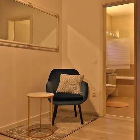 Апартаменти Lara Luxury Apartment B46 *