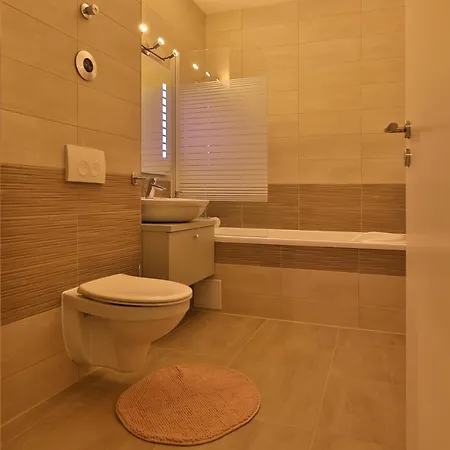 Апартаменти Lara Luxury Apartment B46 Брашов